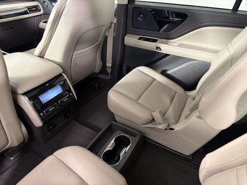 Used 2020 Lincoln Aviator Grand Touring w/ Elements Package Plus AWD/4WD image 28