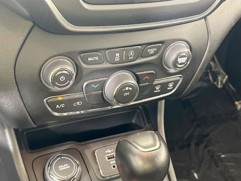 Used 2022 Jeep Cherokee Latitude image 15