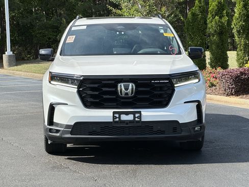 Used 2025 Honda Pilot Black Edition image 3