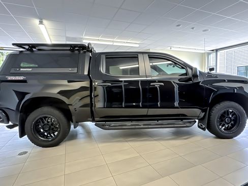 Used 2023 Chevrolet Silverado 1500 Custom Trail Boss w/ LPO, Dark Essentials Package AWD/4WD image 3