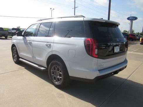 Used 2025 Ford Expedition Active RWD image 4