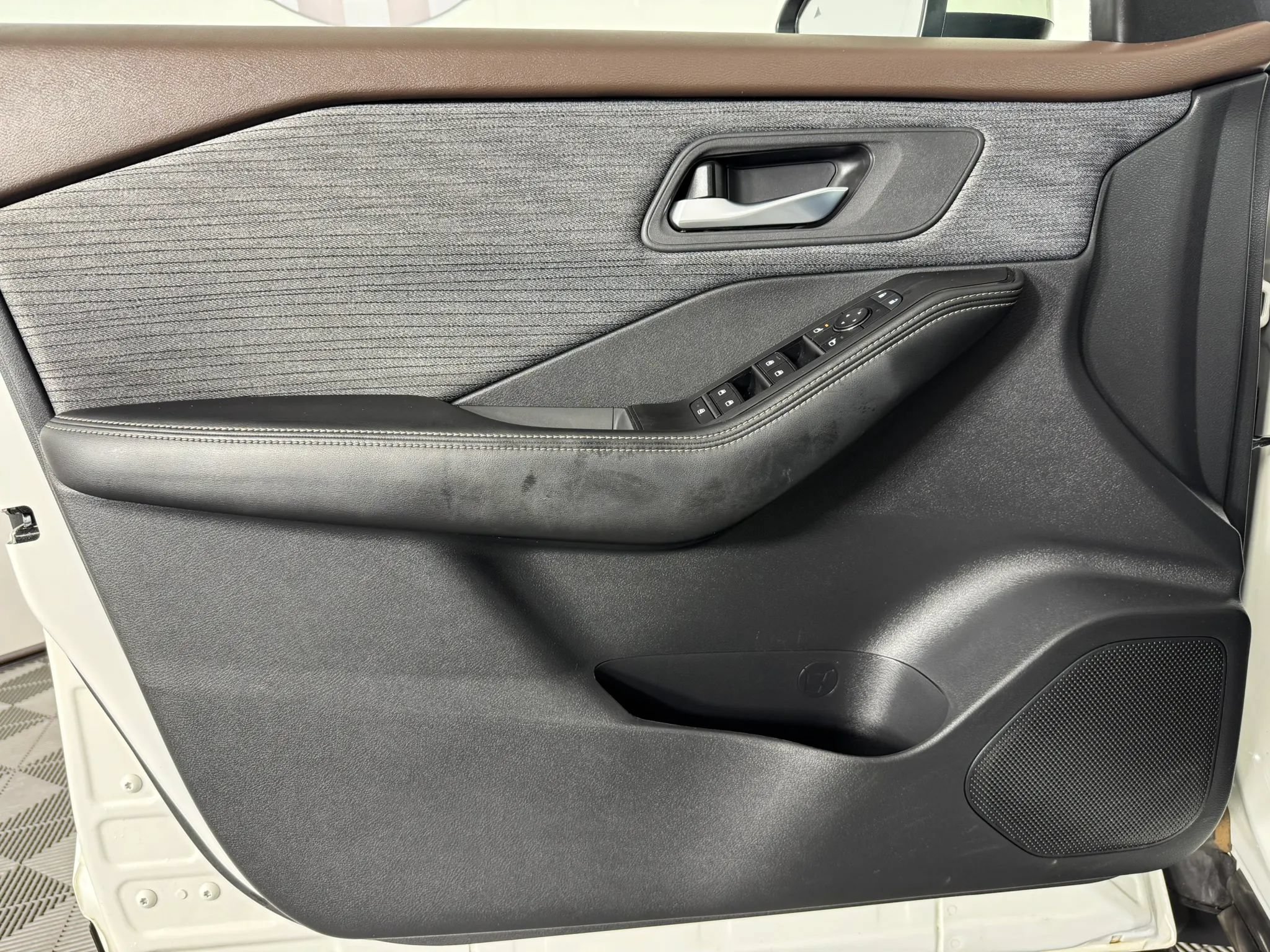 Used 2023 Nissan Rogue SV AWD/4WD image 38