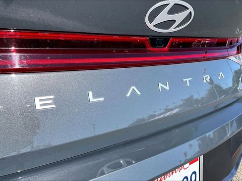 Used 2025 Hyundai Elantra Hybrid FWD image 30