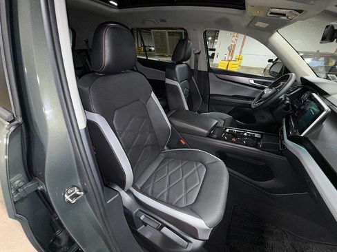 Used 2024 Volkswagen Atlas Peak Edition SE AWD/4WD image 16