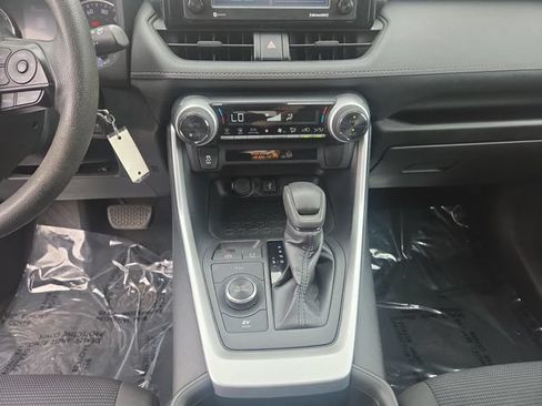 Used 2021 Toyota RAV4 LE AWD/4WD image 11