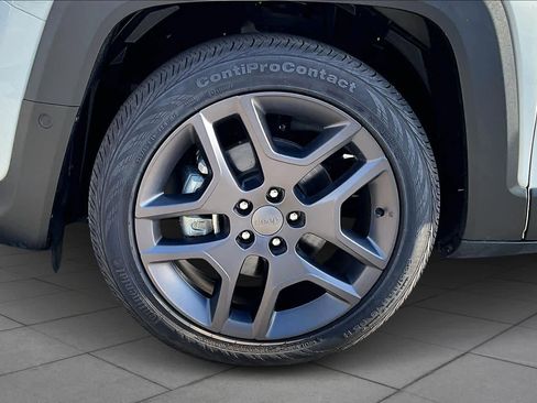 Used 2021 Jeep Renegade Latitude w/ Sun & Sound Group image 10