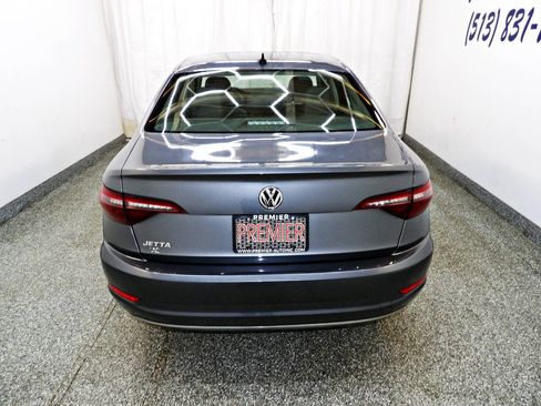 Used 2021 Volkswagen Jetta SE w/ SE Cold Weather Package FWD image 5