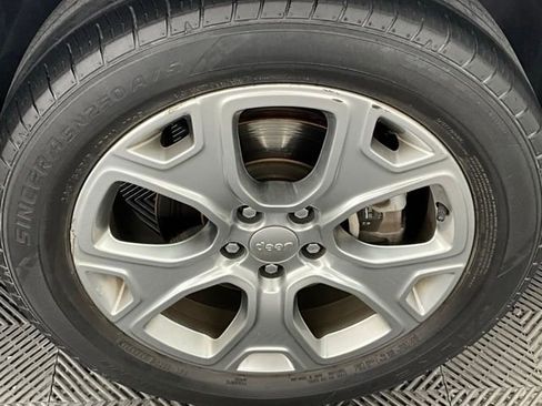 Used 2020 Jeep Renegade Limited image 21