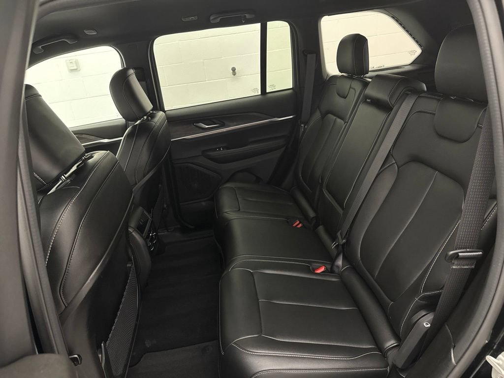 Used 2024 Jeep Grand Cherokee Limited AWD/4WD image 45