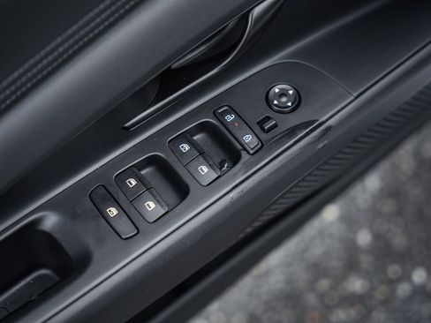 Certified 2025 Hyundai Elantra Sport image 34