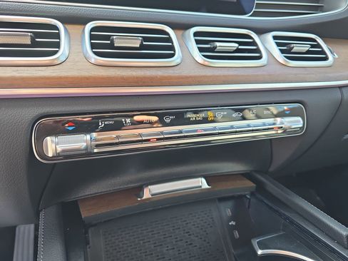 Used 2025 Mercedes-Benz GLE 350 4MATIC image 24