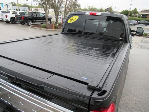 Used 2024 Ford F350 Platinum w/ Tremor Off-Road Package image 31