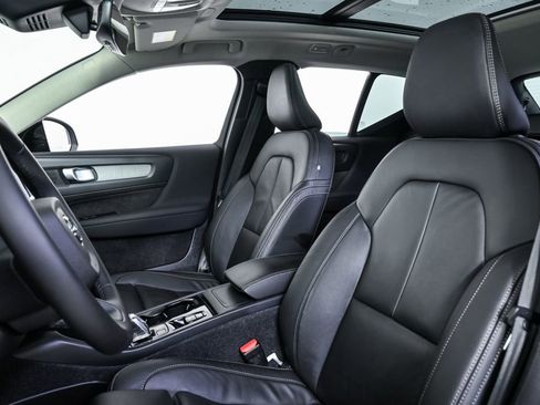 Used 2023 Volvo XC40 B5 Plus w/ Driver Assist Package image 6