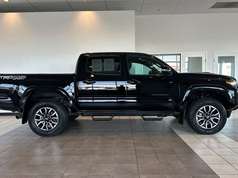 Certified 2023 Toyota Tacoma TRD Sport image 3