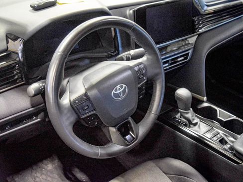 Used 2025 Toyota Camry LE image 18