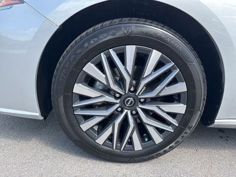 Used 2024 Nissan Altima 2.5 SV FWD image 27