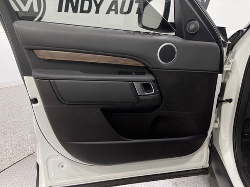 Used 2017 Land Rover Discovery SE image 16