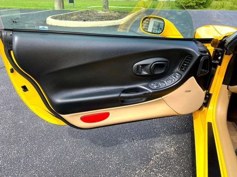 Used 2003 Chevrolet Corvette Convertible w/ Preferred Equipment Group1 image 23