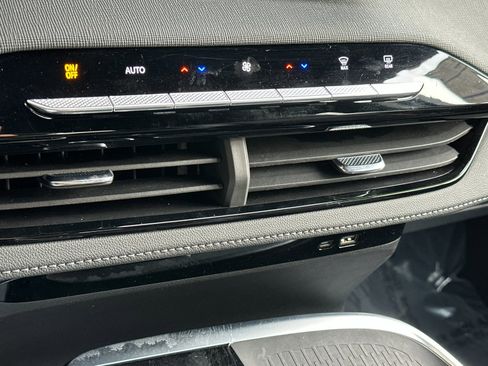 Used 2025 Buick Enclave Preferred image 21