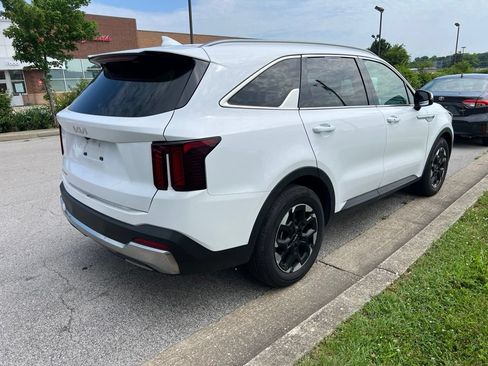 Used 2024 Kia Sorento S FWD image 3