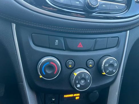 Used 2020 Chevrolet Trax LT FWD image 19