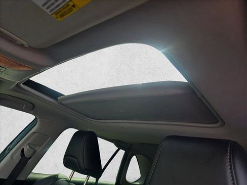 Used 2021 Toyota RAV4 XLE Premium image 14