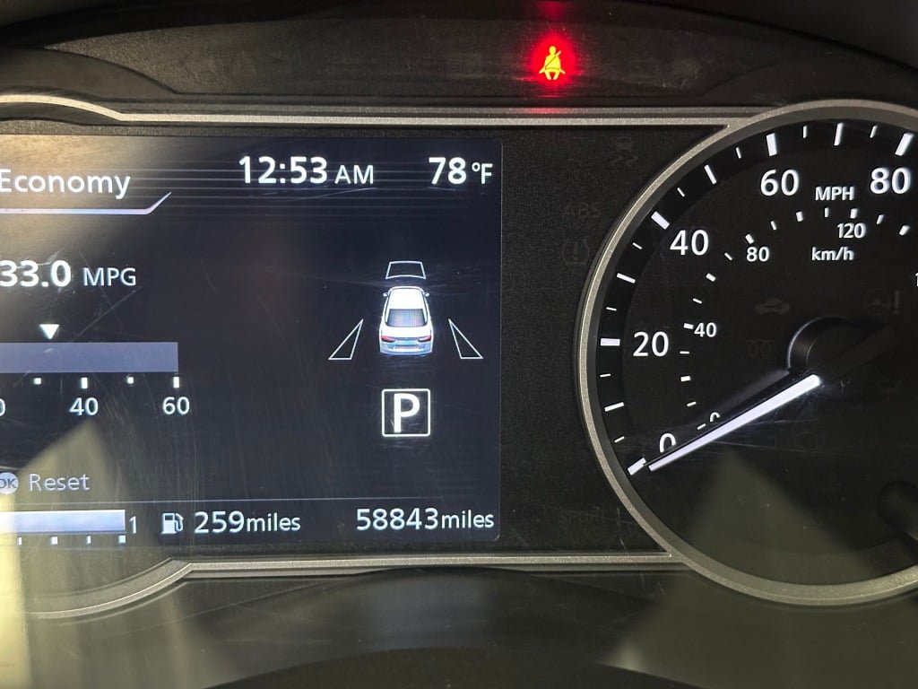 Used 2020 Nissan Versa SV FWD image 3