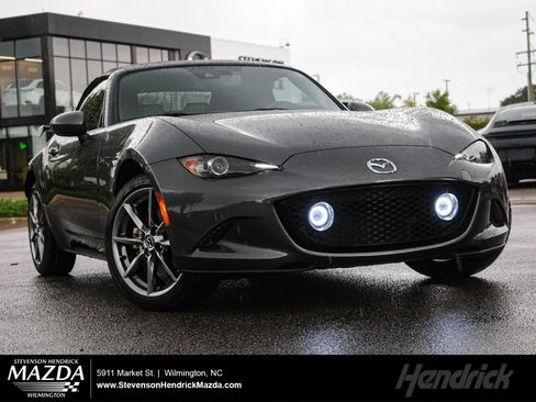 Used 2022 MAZDA MX-5 Miata Grand Touring RWD image 1