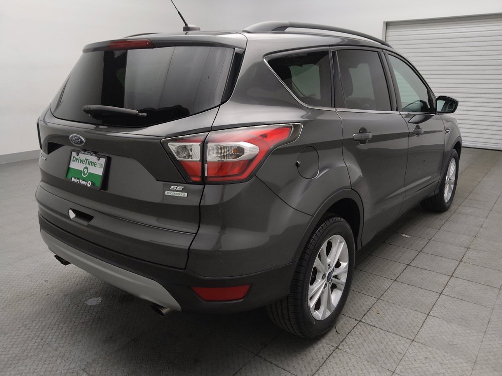 Used 2017 Ford Escape SE w/ Equipment Group 201A FWD image 9