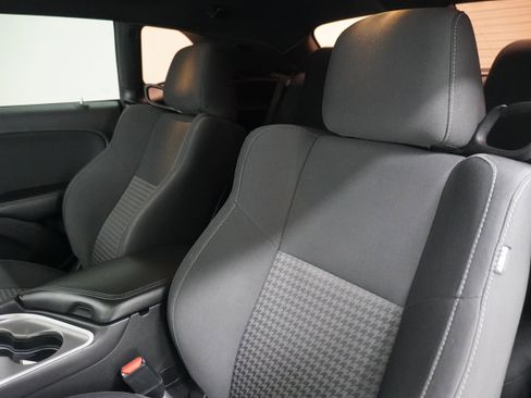 Used 2019 Dodge Challenger R/T RWD image 11