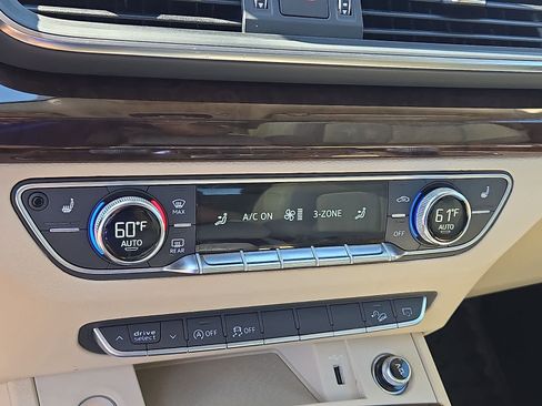 Used 2019 Audi Q5 2.0T Premium w/ Convenience Package AWD/4WD image 17