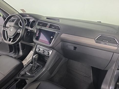 Used 2018 Volkswagen Tiguan SE w/ Panoramic Sunroof Package AWD/4WD image 38