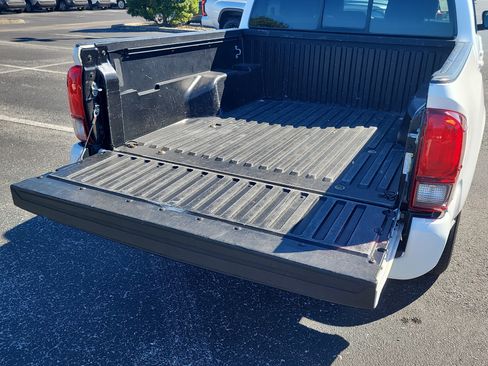 Used 2022 Toyota Tacoma SR image 11