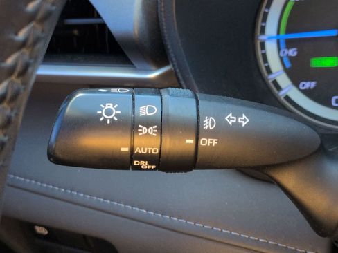 Used 2021 Toyota Highlander LE FWD image 22