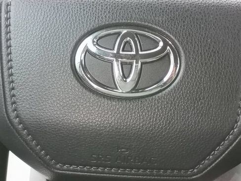 Used 2025 Toyota Sequoia Limited AWD/4WD image 30