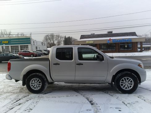 Used 2018 Nissan Frontier SV image 6