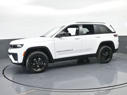 New 2026 Jeep Grand Cherokee Altitude RWD image 2