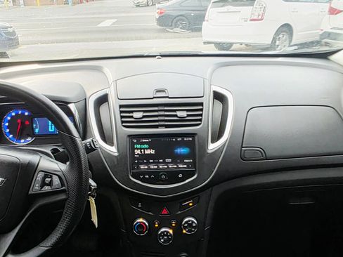 Used 2015 Chevrolet Trax LS AWD/4WD image 17