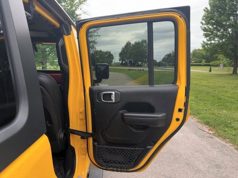 Used 2021 Jeep Wrangler Unlimited Rubicon w/ Dual Top Group AWD/4WD image 35