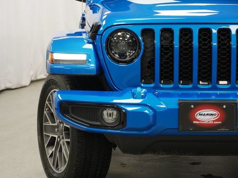 Used 2023 Jeep Wrangler Unlimited Sahara AWD/4WD image 7