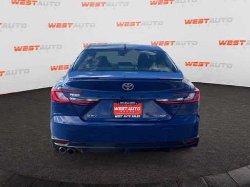 Used 2025 Toyota Camry SE image 4