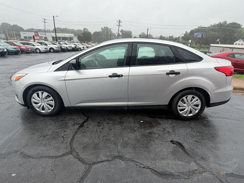 Used 2018 Ford Focus S FWD image 4