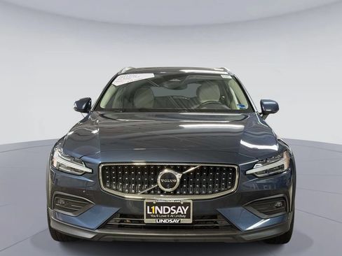 Used 2023 Volvo V60 B5 Cross Country Plus w/ Climate Package AWD/4WD image 8