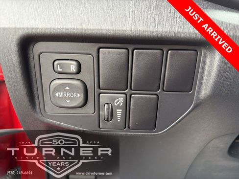 Used 2014 Toyota Prius Three image 10