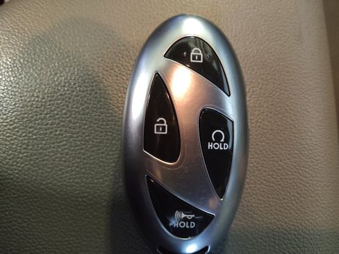 Used 2024 Hyundai Elantra SEL image 32