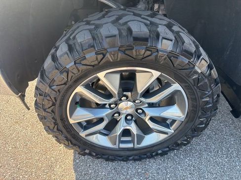 Used 2025 Chevrolet Silverado 1500 LT AWD/4WD image 13