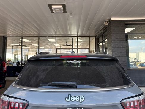Used 2022 Jeep Compass Limited AWD/4WD image 5