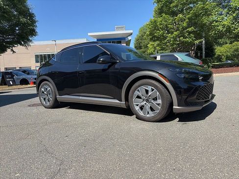 Used 2024 Genesis GV60 RWD image 2