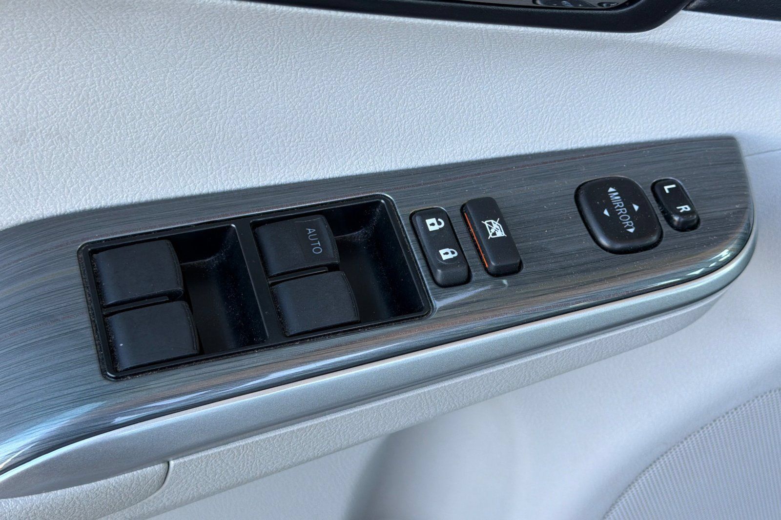 Used 2014 Toyota Camry XLE w/ Convenience Package FWD image 14