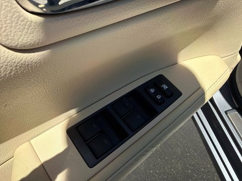 Used 2013 Lexus ES 350 w/ Luxury Pkg FWD image 17